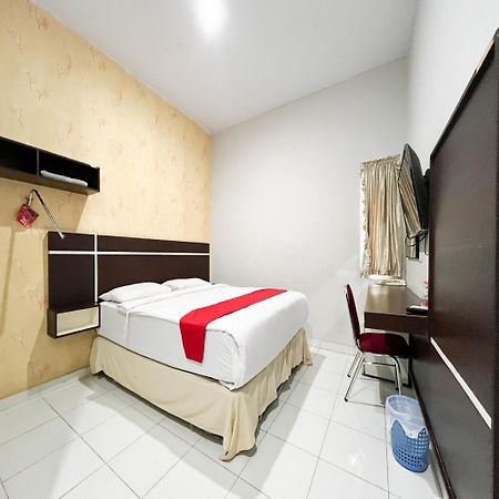 Reddoorz At Lucky Inn Panakukkang Makassar Bagian luar foto