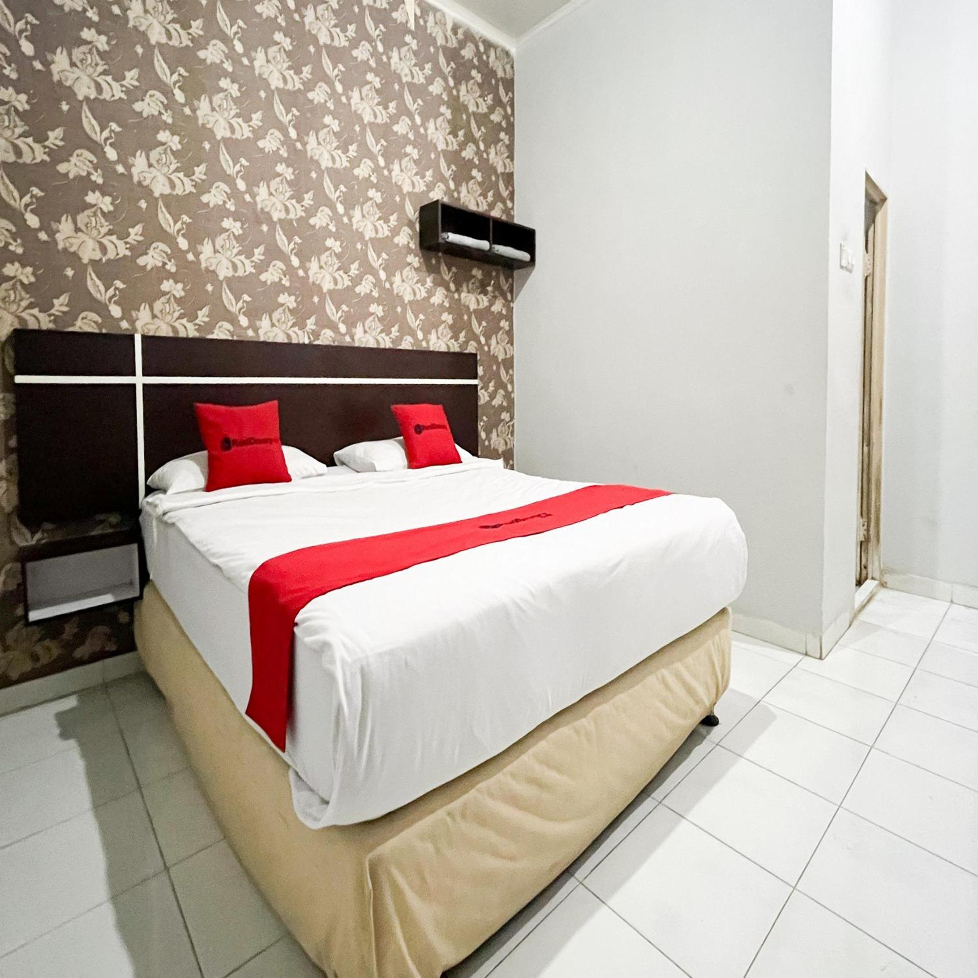 Reddoorz At Lucky Inn Panakukkang Makassar Bagian luar foto