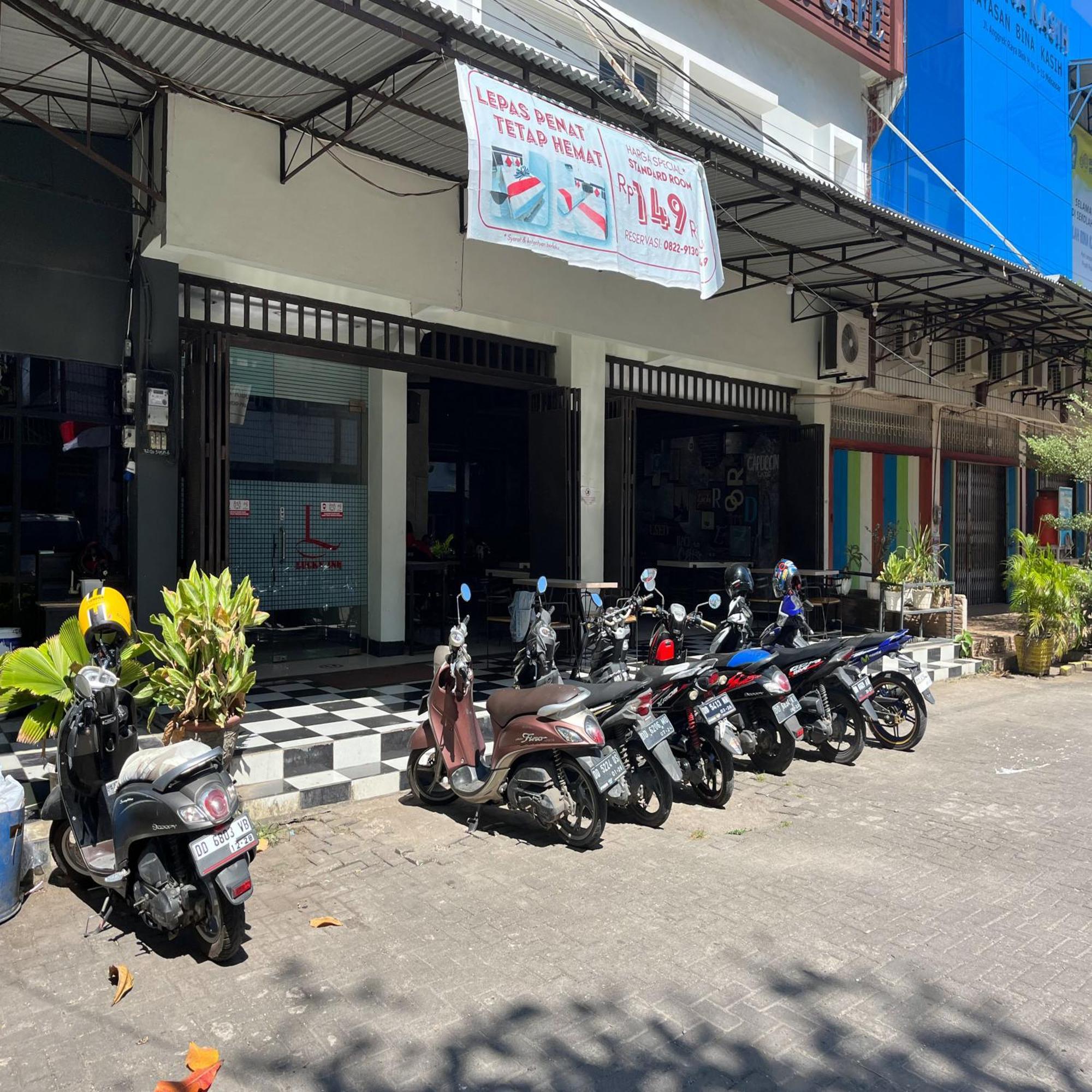 Reddoorz At Lucky Inn Panakukkang Makassar Bagian luar foto