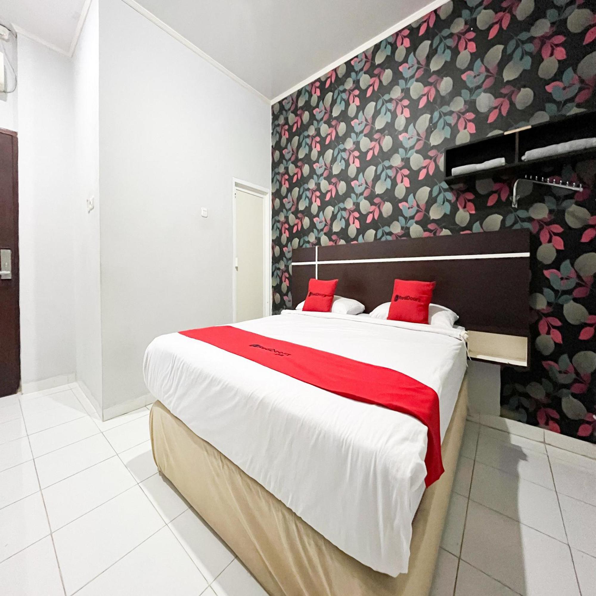 Reddoorz At Lucky Inn Panakukkang Makassar Bagian luar foto