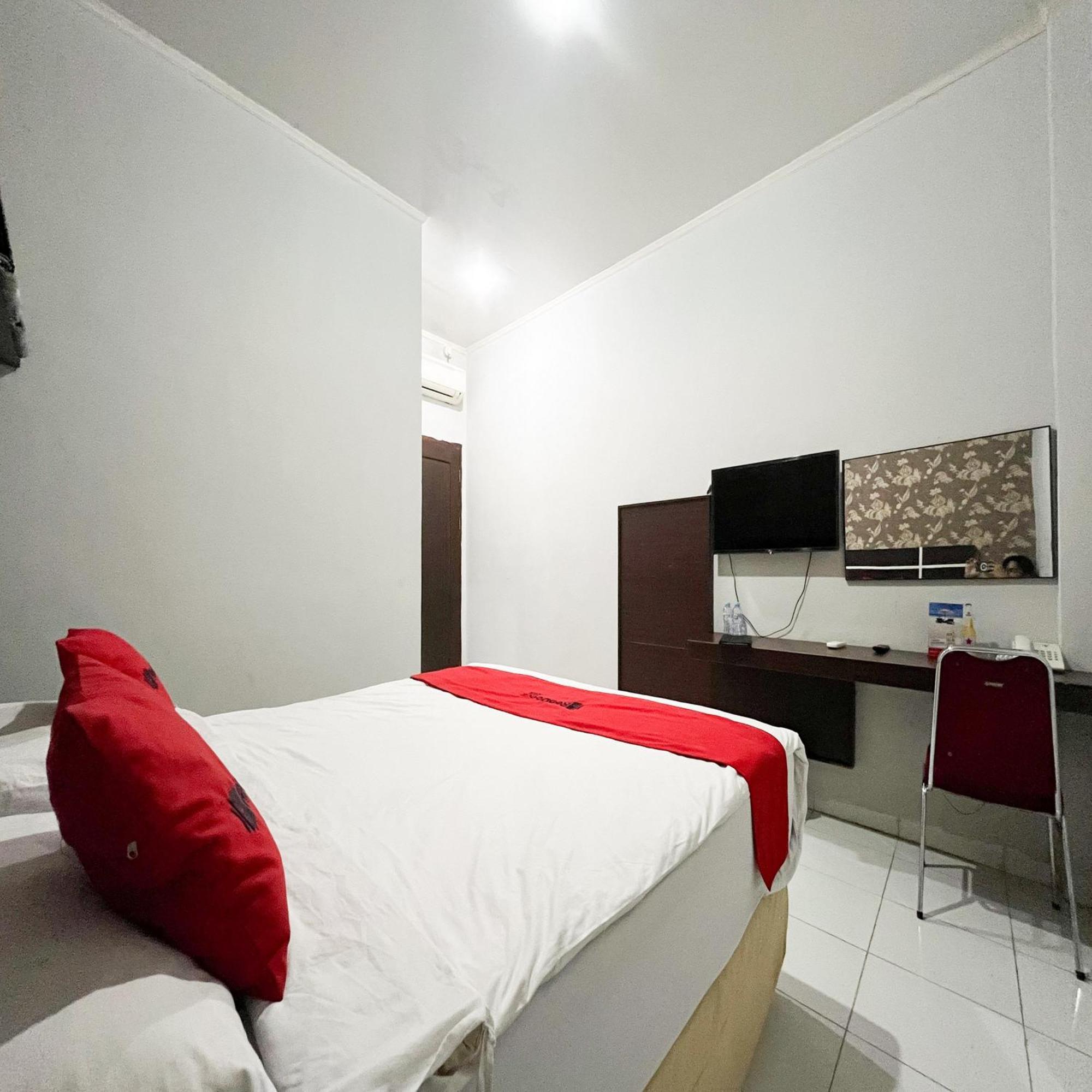 Reddoorz At Lucky Inn Panakukkang Makassar Bagian luar foto