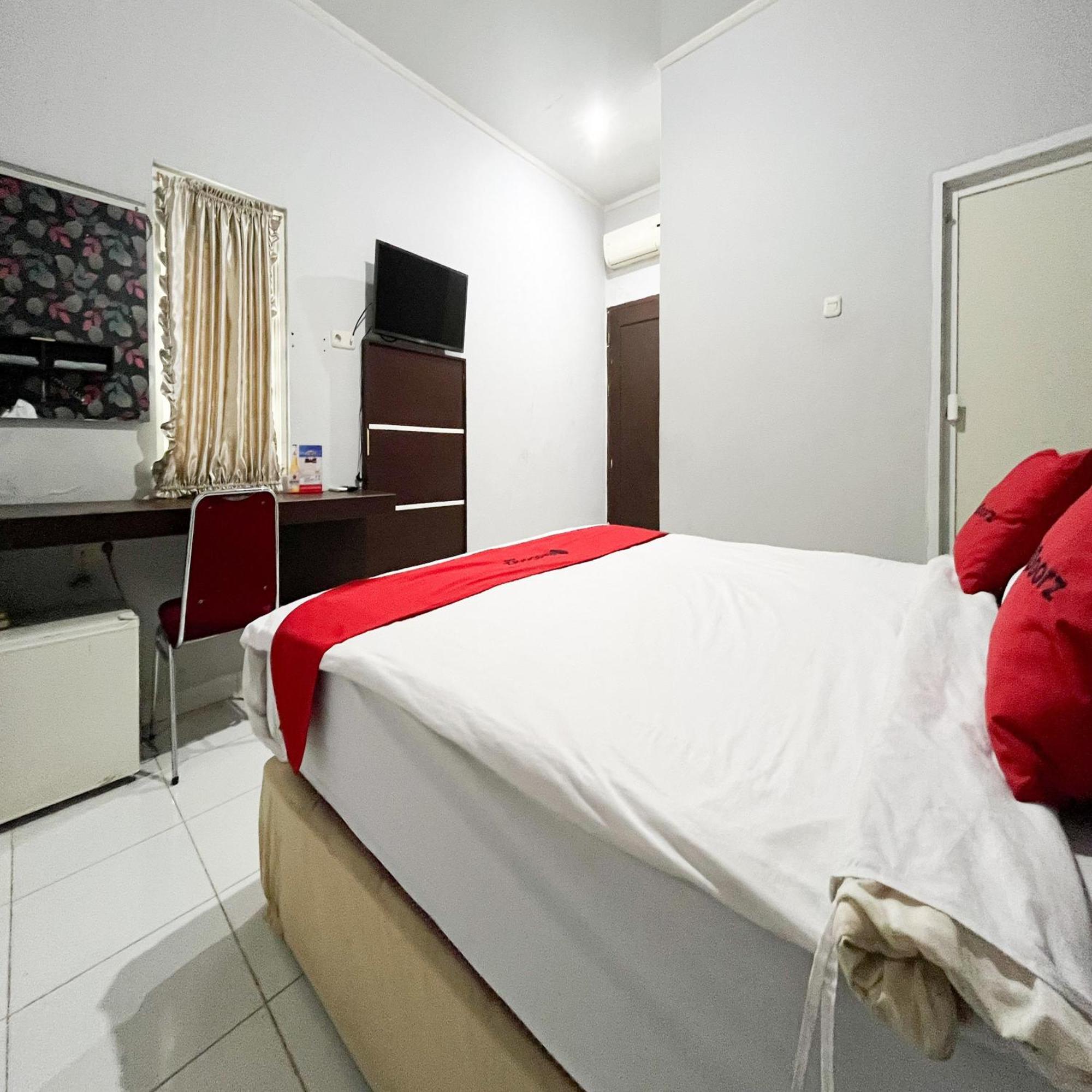 Reddoorz At Lucky Inn Panakukkang Makassar Bagian luar foto